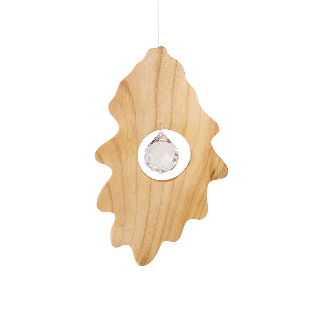 Eichenblatt mit Kristall Eichenblatt mit Kristall